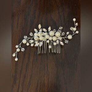 Elegant Silver and Pearl Hair Comb